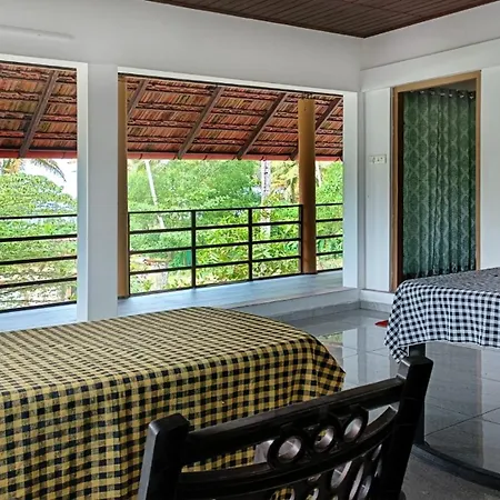 Susy Beachfront Homestay Mararikulam Exterior photo