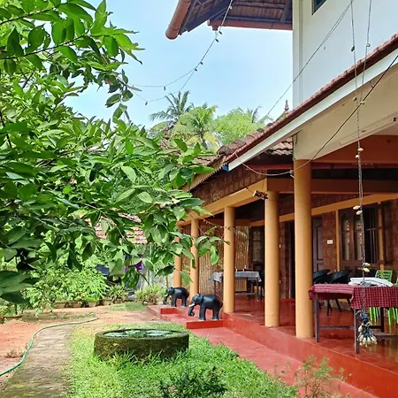 Susy Beachfront Homestay Mararikulam Exterior photo